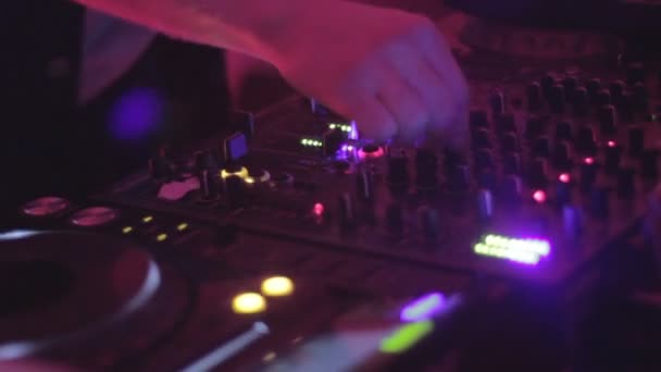 Disk jockey club performing, hands turning, switching controls — Stock Video