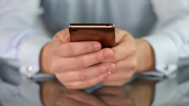 Businessman hands hold luxury gadget, browsing internet on phone — Stock Video