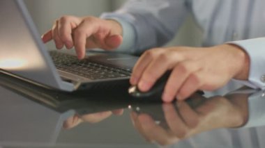 Veri, kaydırma ekleme dizüstü bilgisayar, borsa Aracısı çalışır