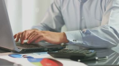 Çalışma, istemciye telefonla teklif iş yapma Forex broker