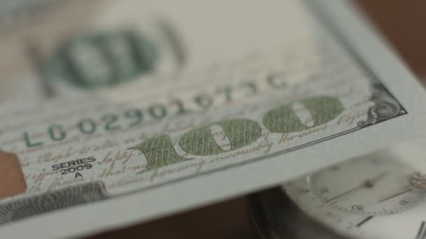 Nieuwe 100 dollar bill VS papiergeld close-up, valse nota — Stockvideo