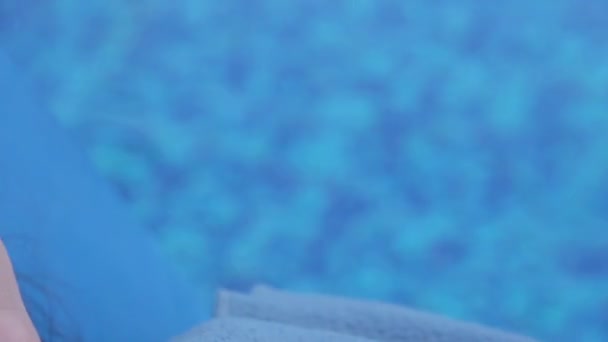 Woman enjoying comfort under blanket on beach, face close-up — Stock Video