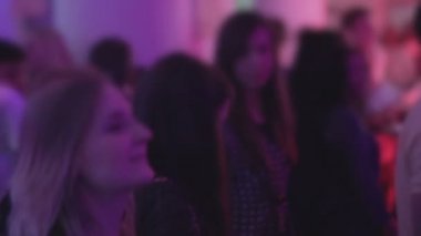 Parti, clubbing, gece kulübü atmosfer zevk birçok kişi