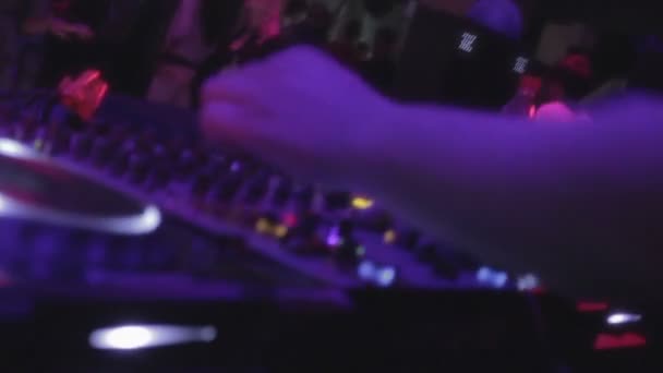Closeup of male DJ hands turning sound controls, mixing music — Stock Video