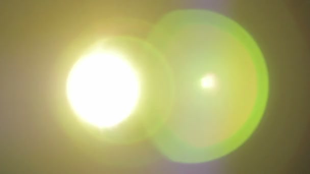 Luces abstractas brillan sobre fondo negro, parpadeando en la oscuridad — Vídeo de stock