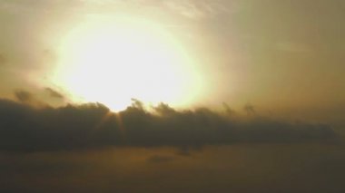 Sunrise hızlandırılmış. İyi ve kötü arasındaki savaş. Umut krizi sonrasında ışınları
