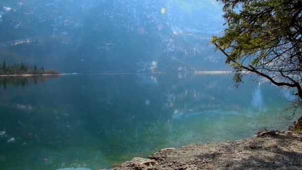 Panorama of beautiful mountain landscape, sun shining over lake — Stock Video