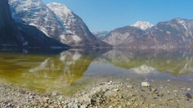 Peyzaj için meditasyon, dağlar tepeler, buzulda ile göl taşlı alt