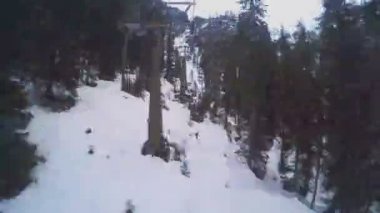 Hızlandırılmış cablecar kabin aşağı hareket hızlı yolcu içinde görüş-in, kabus