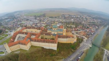 Güzel Barok abbey duran kasaba Melk ve Tuna Nehri üzerinde hava atış
