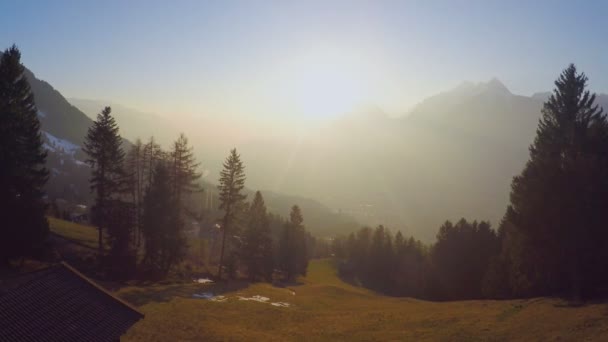 Magic hour sunrise in wonderland, mountain silhouettes in golden sunrays, beauty — Stock Video