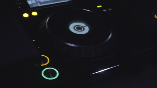 Platter spinning on turntable, professional sound deck close-up — Stock Video