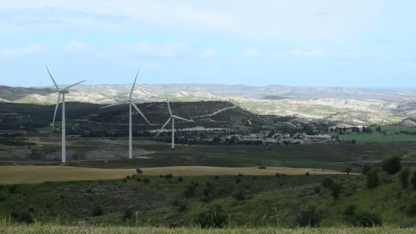 Τεράστιες έλικες ανεμογεννήτριες — Αρχείο Βίντεο