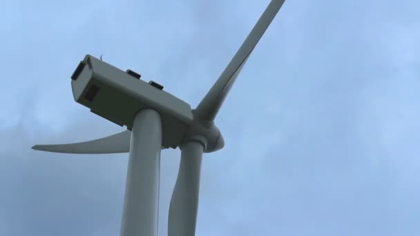 Rüzgar Türbini pervane döner — Stok video