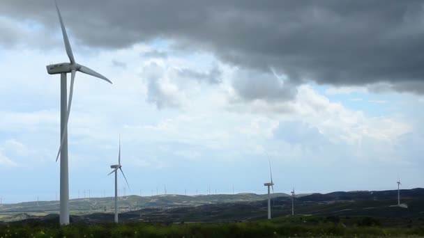 Wind turbine propellers rotating — Stock Video