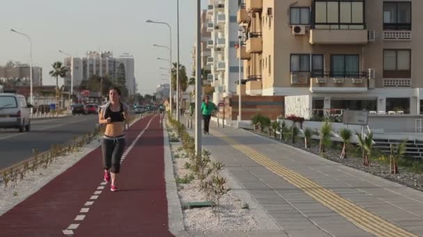 Mujer con cuerpo delgado — Vídeos de Stock