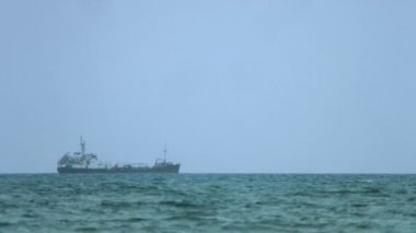 Konteyner gemisi ile ticari Denizcilik liman için yük taşıyan gemide Vinçler