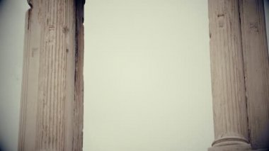 Antik Yunan mimarisinin dönüm noktası, siyah beyaz film dikey pan çekim