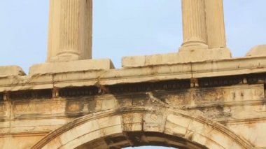 Akropolis ve Parthenon Tapınağı Hadrian's Arch Atina, Yunanistan üzerinden görünümünü