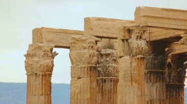 Korinth başlıkları ve architraves sütunlar, Olimpiya-Zeus, Atina üstüne