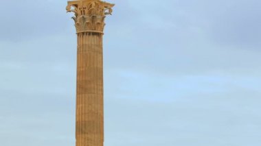 Antik tapınak harap Olympieion Yunan başkenti Atina merkezinde kalır