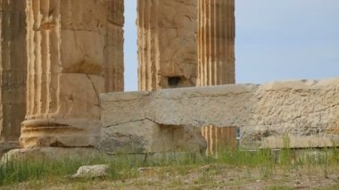 Antik Roma İmparatorluğu'nun Sarayı, büyük taş kalır, uzun boylu mermer sütun kalıntıları