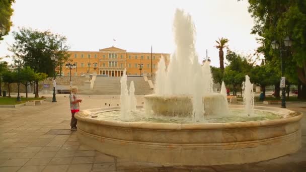 Syntagma plein voor Griekse Parlement, Athene cultuur en toerisme center — Stockvideo