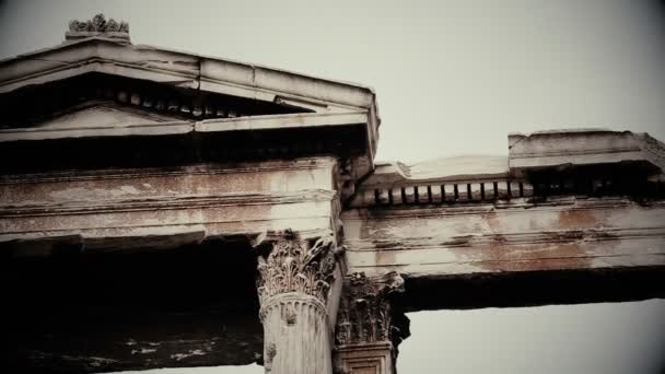 Black and white shot of ancient Greek or Roman architecture design, old movie — Stock Video