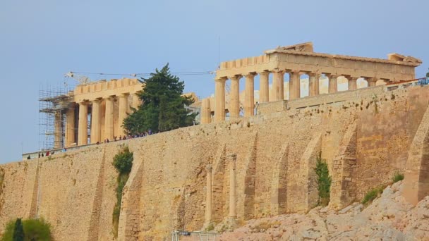 Obras de reconstrucción en el templo de Partenón en Atenas, patrimonio cultural griego — Vídeos de Stock