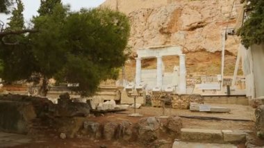 Mermer sütunlar, kalıntıları harap Atina'da Akropolis altındaki Antik Bina