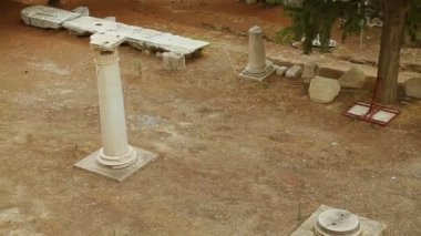Antik Mermer sütunlar Peripatos, arkeolojik kazı sitesi ayakta