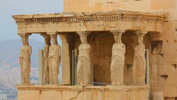 Antyczne marmurowe ganek Maindens w greckim Erechtheion w Atenach, architektura — Wideo stockowe