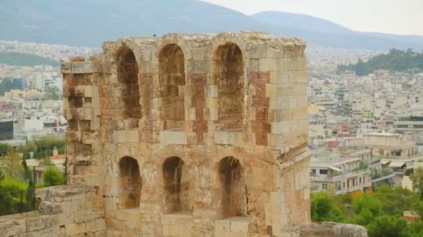 Ruínas da antiga fachada de pedra na cidade mediterrânea resort, património cultural — Vídeo de Stock
