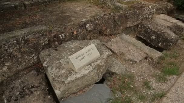 Restos de antiguo gran canal de drenaje en Ágora, antiguo sistema de tratamiento de agua — Vídeos de Stock