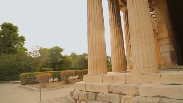 Amateur video of ancient Hephaestus Temple shot by tourist on summer vacation — Stock Video