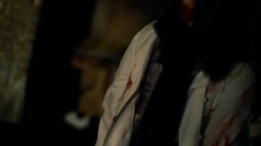 Geceleri, wander karanlık şehir sokaklarını kurbanları için arama vahşi zombilere uyanıyorum