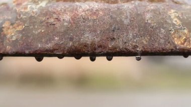 Eski boru sızıntı su, metal yüzey, eski araçları paslanmaz pas