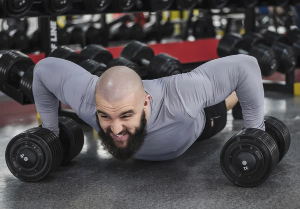 Professional bodybuilder doing push-up exercise, sports training , lifestyle — Stock Photo, Image