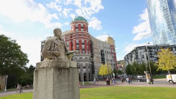 Denkmal für den spanischen Maler ignacio zuloaga — Stockvideo