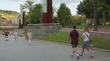 Kalabalık nehir dolgu