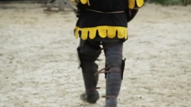 Yaralı savaşçı aksak