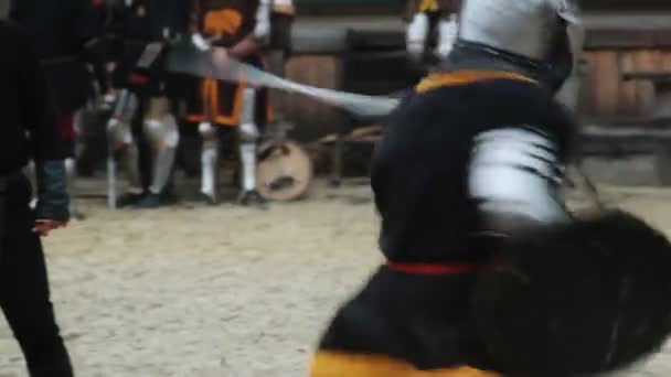 Knights blåsbildning attack — Stockvideo