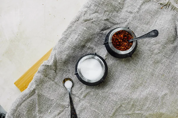 Zout Peper Paprika Kleine Oosterse Stijl Metalen Kopjes Kleine Ijzeren — Stockfoto