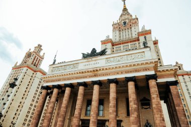 Moskova Devlet Üniversitesi binası. Dünyanın en ünlü binaları. Rusya 'nın manzarası.