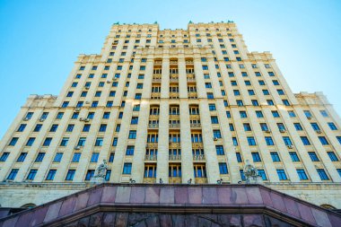 çok katlı Sovyet gökdelenleri. alt görünüm