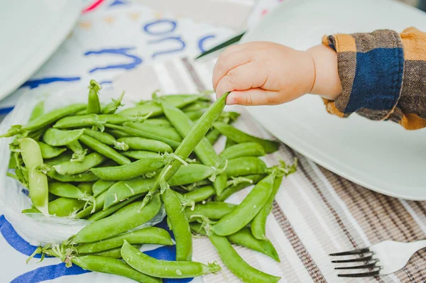 Legume Consumption in Toddlers Improves Nutrition — Stock Photo