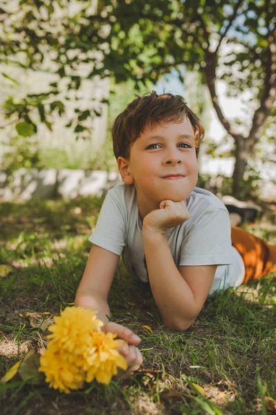 Mooie Schooljongen Jaar Oud Met Dik Haar Lichte Huid Wit — Stockfoto