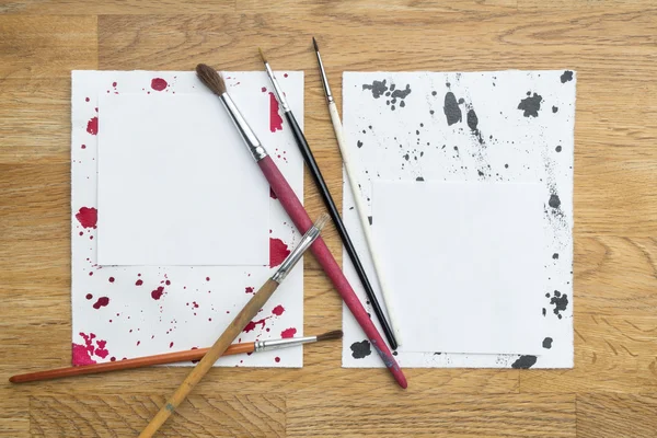 Bir beyaz kağıt üzerinde farklı fırçalar ile mürekkep lekesi — Stok fotoğraf