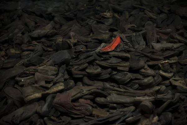 Sapato Vermelho Campo Concentração Auschwitz — Fotografia de Stock