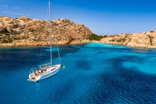 Cala Coticcio 'nun hava görüntüsü